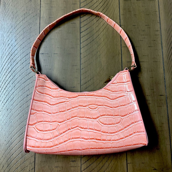 Purse, pink(peach) unbranded. 9.5”x6”x2” D. Open interior. No flaws. Strap 17” - Picture 1 of 15